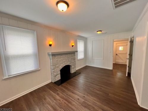 46 Roosevelt Ave, Lake Hiawatha NJ  07034-2118 exterior