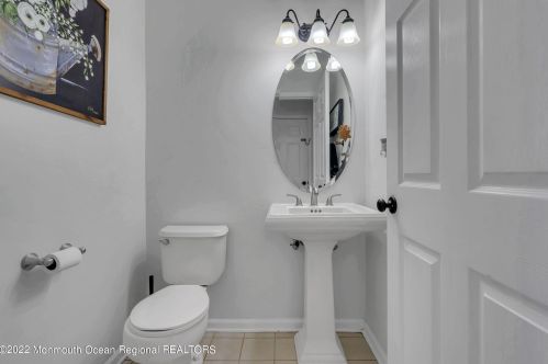 8 Bailey Ct, Jackson Twp NJ  08527-4459 exterior