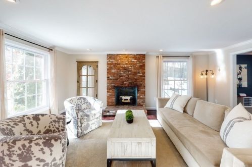 11 Colonial Dr, Shrewsbury MA  01545-1520 exterior