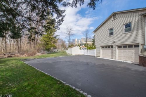 23 Brentwood Dr, East Hanover NJ 07936-2403 exterior