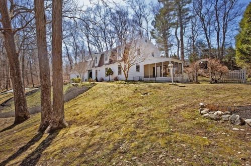 97 Hl St, Topsfield MA 01983-2410 exterior