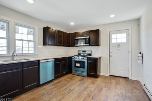 6 Watsessing Ave, Belleville NJ  07109-4101 exterior