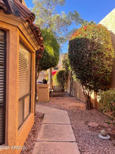 10837 9th Pl, Phoenix, AZ 85020-5832