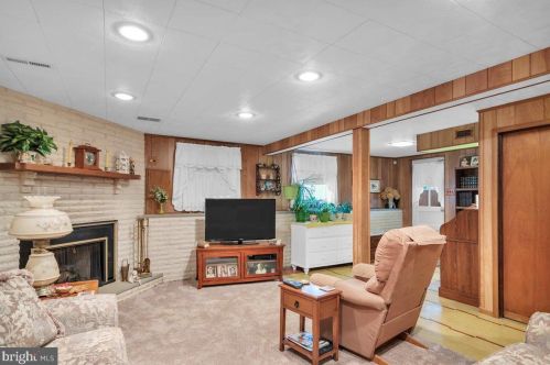 228 Somerset Rd, West Deptford NJ 08096-6066 exterior