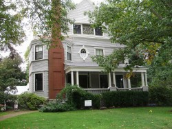 33 Prince St, Newton, MA 02465-2608