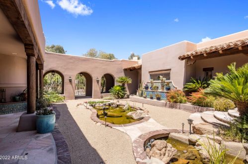 2020 Bethany Home Rd, Phoenix AZ 85014-2434 exterior