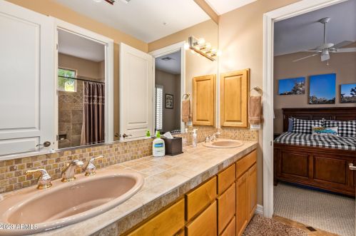 22843 54th St, Phoenix AZ  85054-7199 exterior