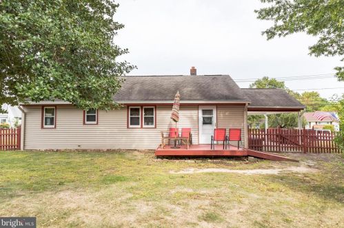 100 Holly Dr, West Deptford NJ 08096-3320 exterior