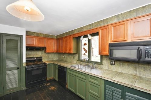 9 Knollwood Rd, Worcester MA 01612-1326 exterior