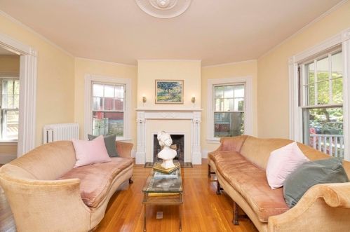 10 Hyde St, Newton MA 02461-1203 exterior