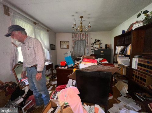 1287 Clements Bridge Rd, West Deptford NJ 08096-3085 exterior