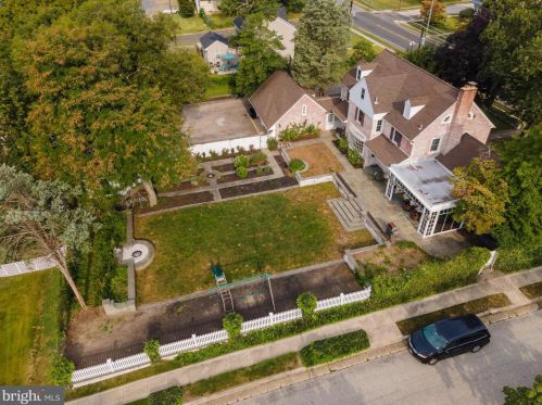 605 Delaware St, West Deptford NJ  08096-1576 exterior