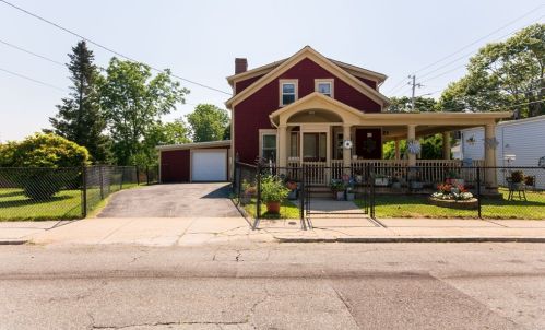 13 Elsbree St, Fall River, MA 02720-7501