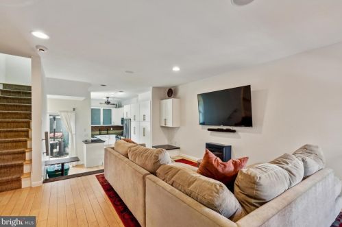 724 Bancroft St, Philadelphia, PA 19146-2019