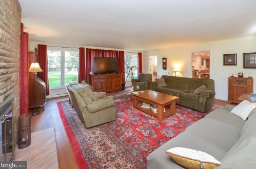 645 Kings Hwy, West Deptford NJ 08096-3129 exterior