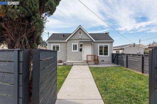 13095 Neptune Dr, San Leandro CA  94577-3130 exterior