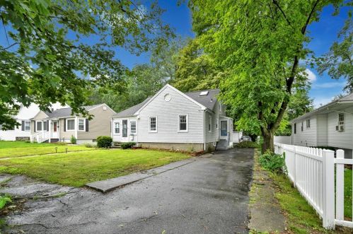 273 Lovell St, Worcester, MA 01602-4318