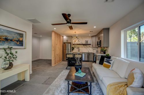 4043 44th Pl, Phoenix AZ  85018-5401 exterior