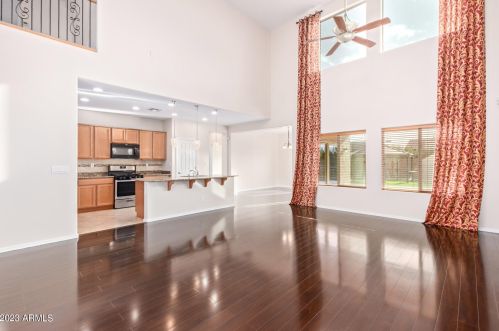 1661 Blaylock Dr, Phoenix AZ  85085-6323 exterior