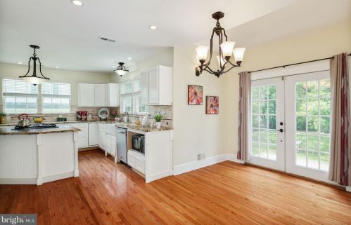 25 Columbia St, West Deptford, NJ 08096-1538