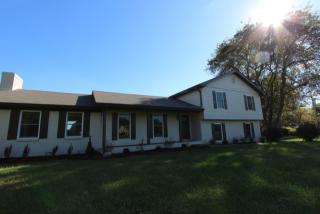 689 Bay Point Dr, Gallatin, TN 37066-4404