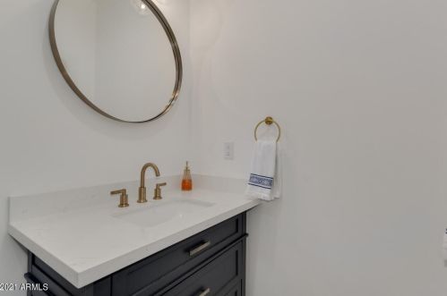 4013 49 Pl, Phoenix AZ 85018-2965 exterior