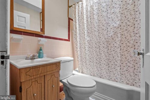 6037 Loretto Ave, Philadelphia PA 19149-3211 exterior