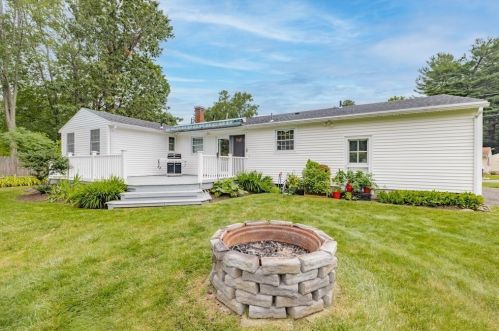 7 Pinewood Ln, Montgomery, MA 01085-1529