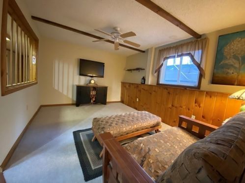 10 Hitching Post Rd, Amherst MA 01002-1155 exterior