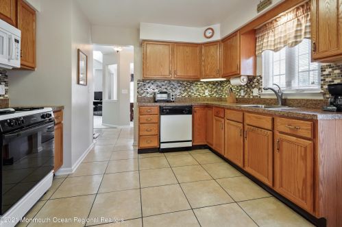 11 Manchester Ct, Jackson Twp NJ 08527-3972 exterior