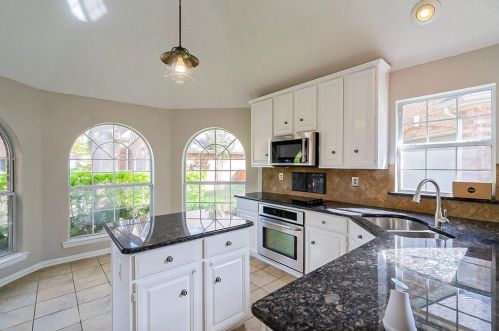 14593 Parker Ct, Addison TX 75001-7971 exterior