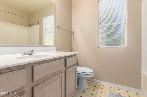 1102 Behrend Dr, Phoenix AZ 85050-3992 exterior