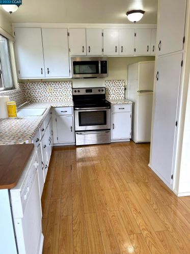 955 Burkhart Ave, San Leandro CA 94579-2031 exterior