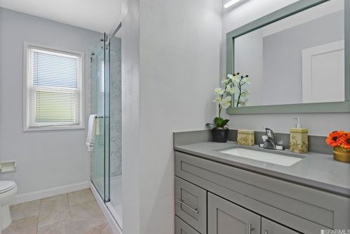 1552 Rake Ct, San Leandro CA  94578-1852 exterior