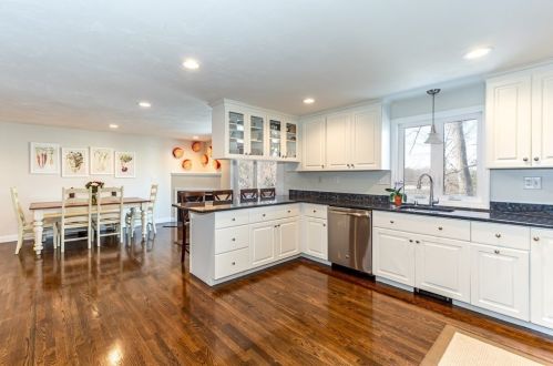 233 Saint Mary St, Needham, MA 02494-3162