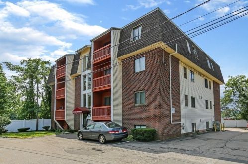 4 Park Avenue Pl, Worcester MA 01603-2952 exterior