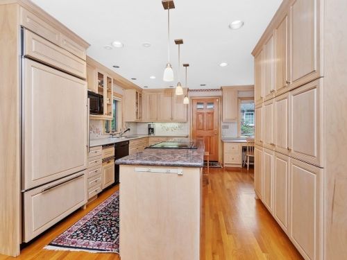 77 Montrose St, Newton MA 02458-2718 exterior