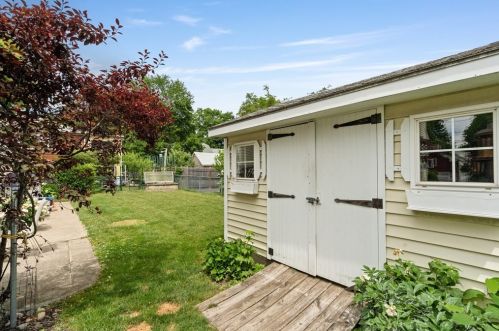 64 Brk Ave, Newton MA 02460-1508 exterior