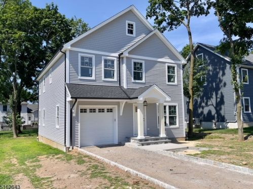 26 Emanuel St, East Hanover, NJ 07936-3613