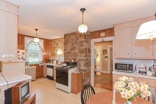 23 Nahanton St, Newton MA 02459-2907 exterior