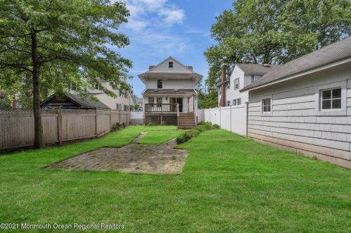 39 Brown Pl, Tinton Falls NJ  07701-2206 exterior