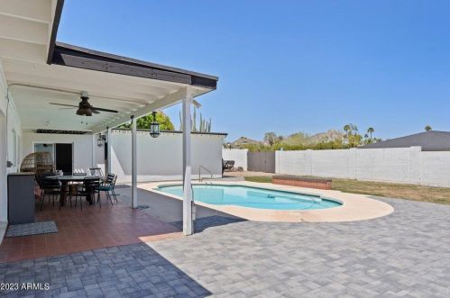 2524 Beryl Ave, Phoenix AZ  85028-3715 exterior