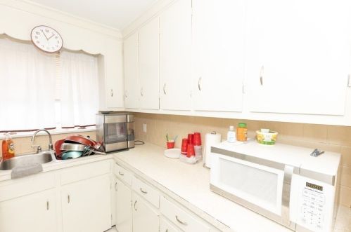 555 Broadway, Fall River MA 02724-2940 exterior