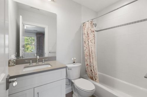 10 Fox Hl Rd, Newton MA exterior