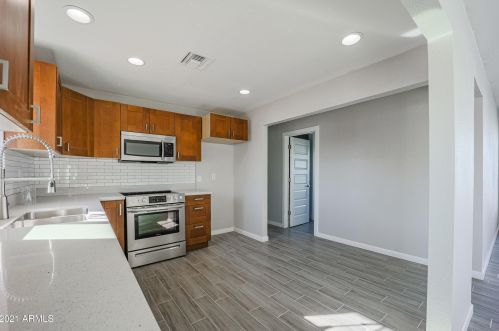 501 El Camino Dr, Phoenix AZ 85051-4627 exterior