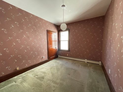 279 Earle St, New Bedford MA 02746-1813 exterior