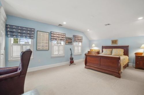 61 Village Ave, Dedham MA 02026-4209 exterior