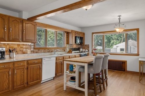 288 Thacher St, Milton, MA 02186-3229