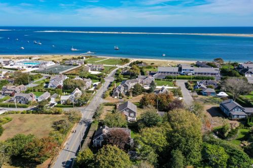 156 Chatham Bars Ave, Chatham MA 02633-2343 exterior