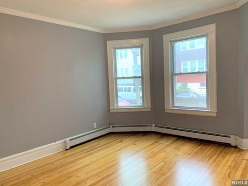 13 Windsor St, Kearny NJ  07032-2015 exterior